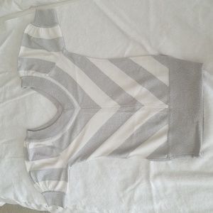 New white and silver Guess Jeans top. Stretch material, go with white Jeans.